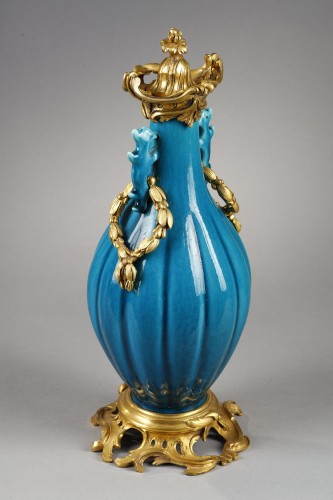 Vase en porcelaine bleue de Chine, début XIXe - Louis XVI