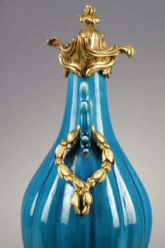 Antiquités - Vase en porcelaine bleue de Chine, début XIXe