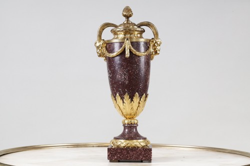 Louis XVI - Urne Louis XVI en porphyre et bronze doré