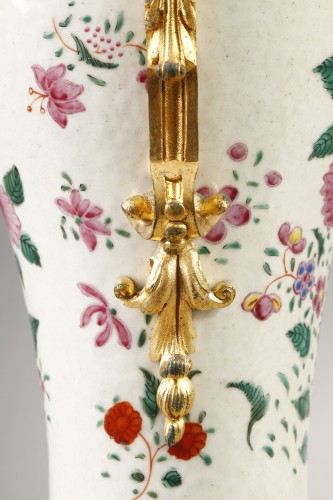 Antiquités - Pair of large East India Company vases 18th century"famille rose" porcelain