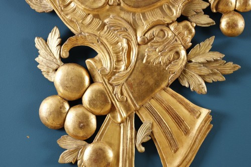 Paire de grands trophées en bois doré du XVIIIe siècle - Louis XVI