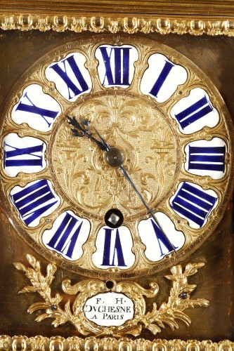 18th century - Small alcove clock in brass and gilt bronze from the Louis XV period, Signe