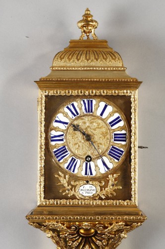 Louis XV - Small alcove clock in brass and gilt bronze from the Louis XV period, Signe