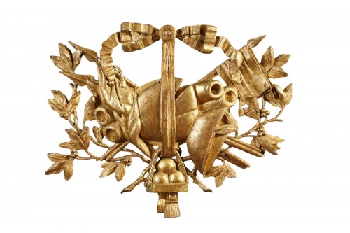 Attributs de la guerre en bois doré, XVIIIe siècle