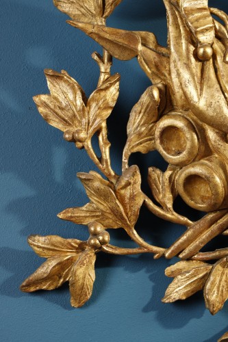 Louis XVI - Attributs de la guerre en bois doré, XVIIIe siècle