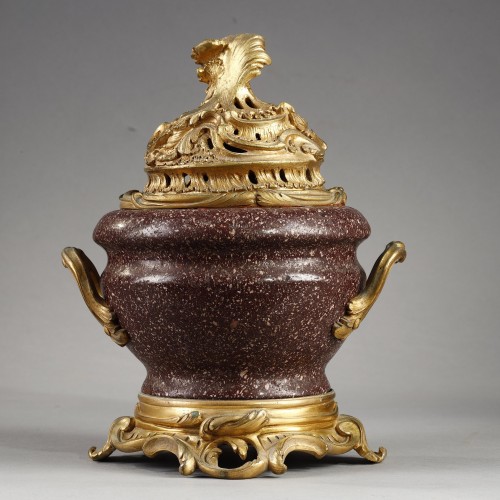Paire de pots-pourris en porphyre et bronze doré - Objet de décoration Style Louis XVI