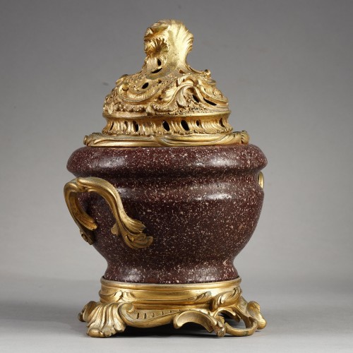 Objet de décoration Cassolettes, coupe et vase - Paire de pots-pourris en porphyre et bronze doré