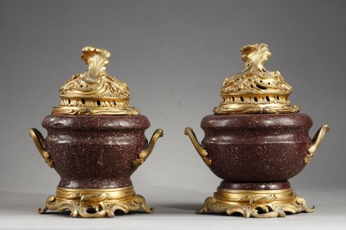 Paire de pots-pourris en porphyre et bronze doré - Galerie Gilles Linossier