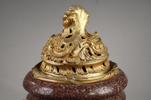 XIXe siècle - Paire de pots-pourris en porphyre et bronze doré