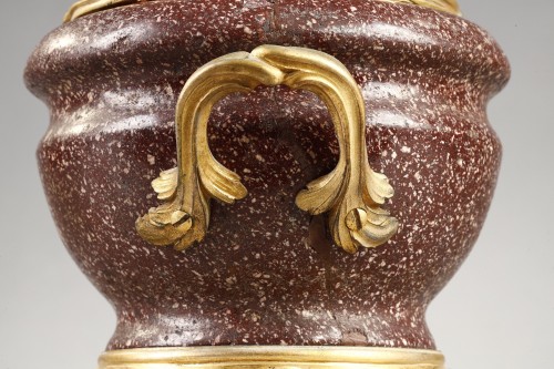 Antiquités - Paire de pots-pourris en porphyre et bronze doré