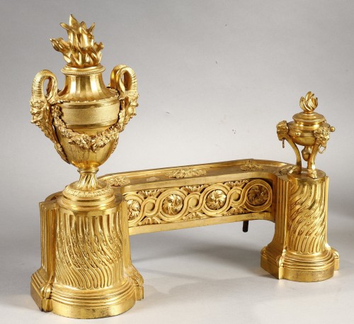 Paire de chenets d’époque Louis XVI en bronze doré - Matériaux & Architecture Style Louis XVI