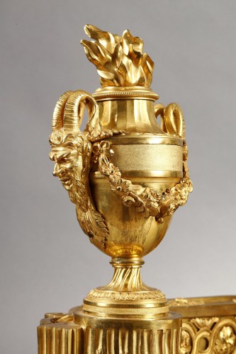 Matériaux & Architecture Cheminées - Paire de chenets d’époque Louis XVI en bronze doré