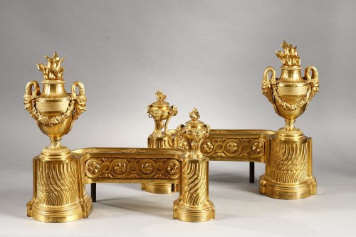 Antiquités - Paire de chenets d’époque Louis XVI en bronze doré