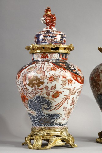 XVIIIe siècle - Grande paire de vases couverts en porcelaine d’Imari, époque XVIIIe siècle