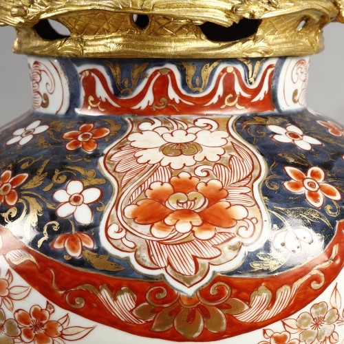 Grande paire de vases couverts en porcelaine d’Imari, époque XVIIIe siècle - 