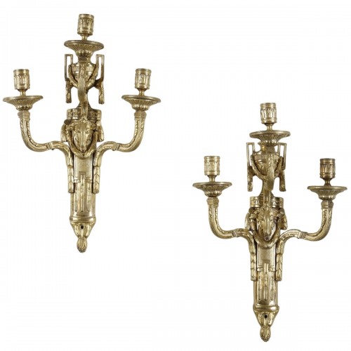Important pair of Louis XVI gilt-bronze wall lights