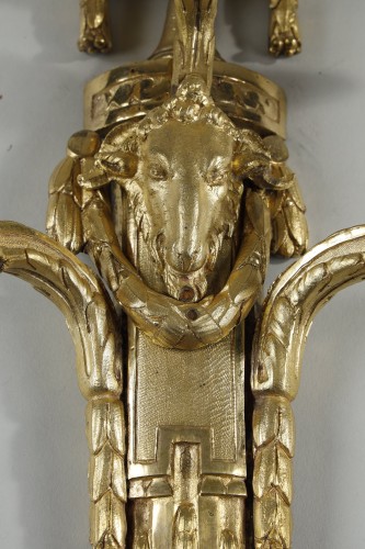 18th century - Important pair of Louis XVI gilt-bronze wall lights