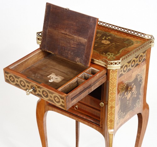 Small Transition-period table - Furniture Style Transition