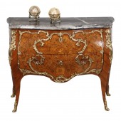 Commode galbée d'époque Louis XV estampillée de Jacques Dubois