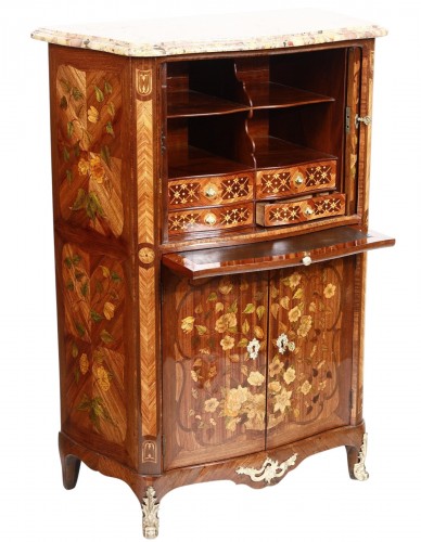 Rare petit secrétaire à rideau d'époque Louis XV estampillé d'Adrien Delorme