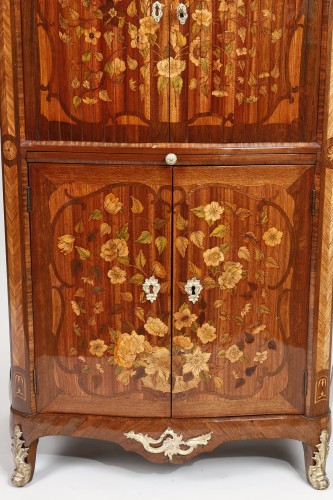 Rare small Louis XV period tambour-front secretary stamped by Adrien Delorm - 