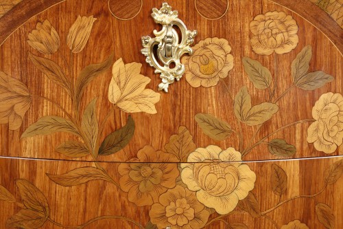 Louis XV - galb chest of drawers Stamped CHEVALLIER