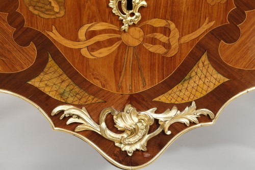 Antiquités - galb chest of drawers Stamped CHEVALLIER