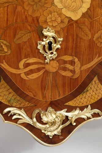 Antiquités - galb chest of drawers Stamped CHEVALLIER