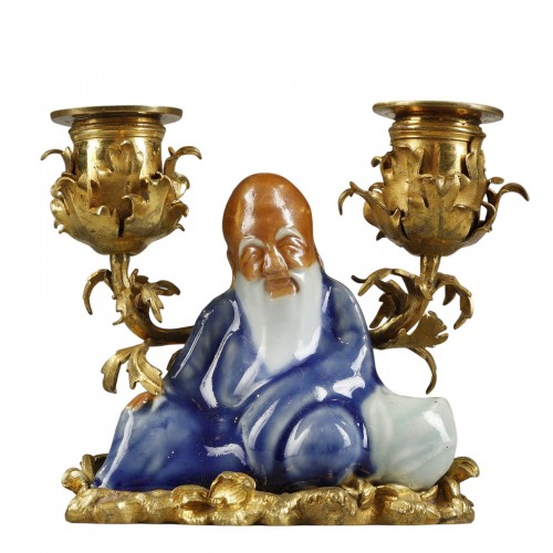 Petit bougeoir aux Chinois d'époque Louis XV en porcelaine de chine et bronze doré