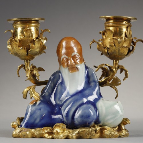 Antiquités - Petit bougeoir aux Chinois d'époque Louis XV en porcelaine de chine et bronze doré