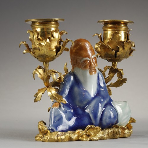 Antiquités - Petit bougeoir aux Chinois d'époque Louis XV en porcelaine de chine et bronze doré