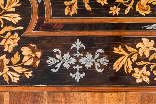 Louis XIV - Commode mazarine d'époque Louis XIV en marqueterie florale, attribuée à Thomas Hache