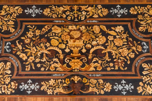 Antiquités - Commode mazarine d'époque Louis XIV en marqueterie florale, attribuée à Thomas Hache