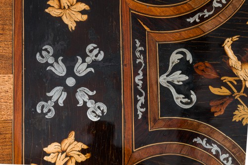 Antiquités - Commode mazarine d'époque Louis XIV en marqueterie florale, attribuée à Thomas Hache