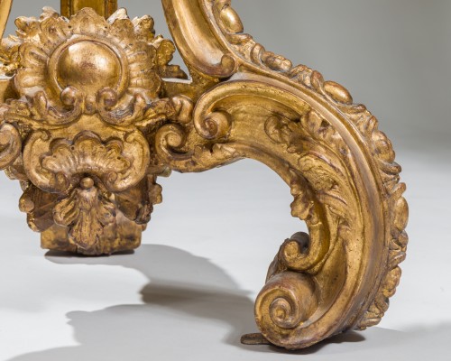 Decorative Objects  - Rare pair of monumental gilt-wood torchère stands, Baltic work, early 18th 