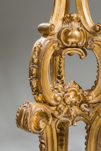Antiquités - Rare pair of monumental gilt-wood torchère stands, Baltic work, early 18th 