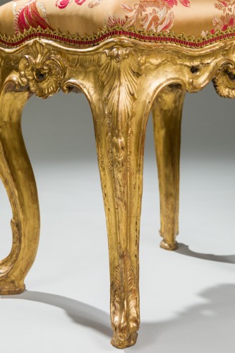 Elegant carved and gilded wooden Venetian stool, 18th century - 