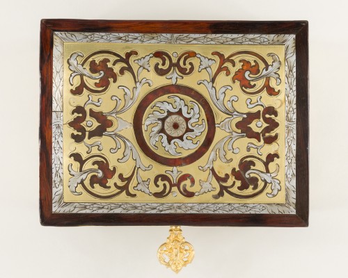 Small Boulle marquetry box in tortoiseshell, pewter, and brass. - Objects of Vertu Style French Regence