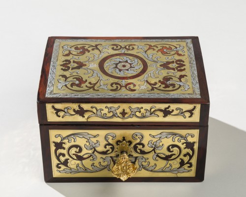 Objects of Vertu  - Small Boulle marquetry box in tortoiseshell, pewter, and brass.