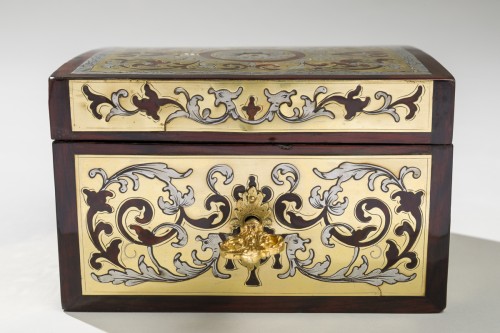 Small Boulle marquetry box in tortoiseshell, pewter, and brass. - French Regence