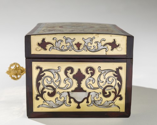 French Regence - Small Boulle marquetry box in tortoiseshell, pewter, and brass.