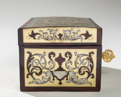 Antiquités - Small Boulle marquetry box in tortoiseshell, pewter, and brass.