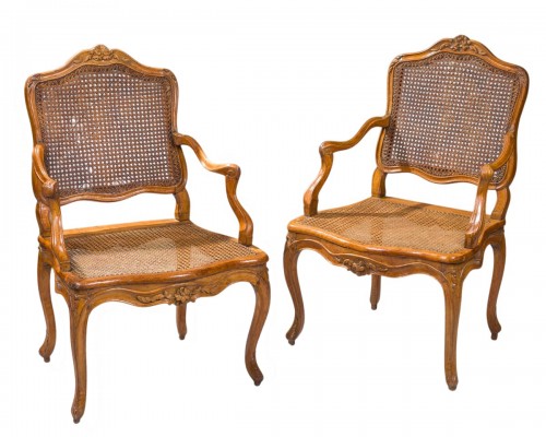 Paire de fauteuils cannés d’époque Louis XV, attribué à Nogaret