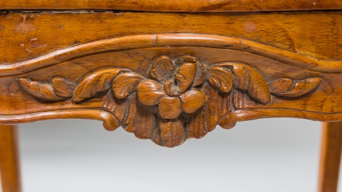 Antiquités - Paire de fauteuils cannés d’époque Louis XV, attribué à Nogaret