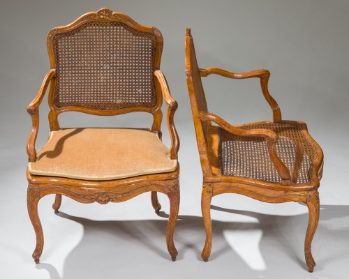 Antiquités - Paire de fauteuils cannés d’époque Louis XV, estampillés de Canot