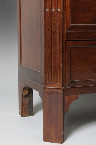 Commode Louis XVI en acajou à quatre rangs de tiroirs - Mobilier Style Louis XVI