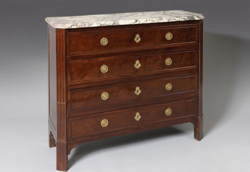 Mobilier Commode - Commode Louis XVI en acajou à quatre rangs de tiroirs