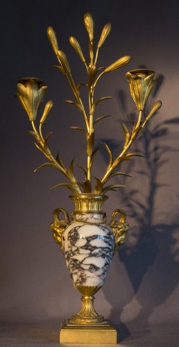 Luminaires Bougeoirs et Chandeliers - Paire de cassolettes Louis XVI en marbre et bronze doré