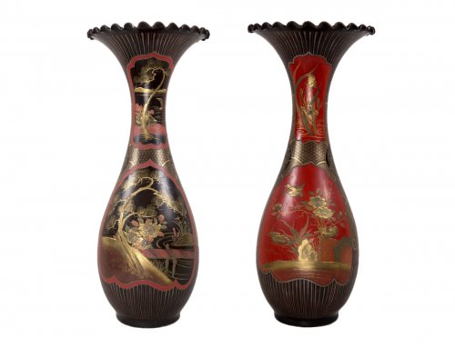 Paire de vases japonais en faïence laquée