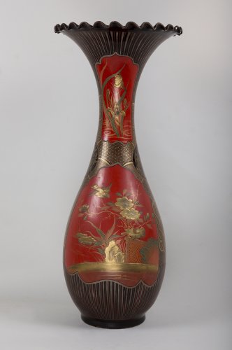 XIXe siècle - Paire de vases japonais en faïence laquée